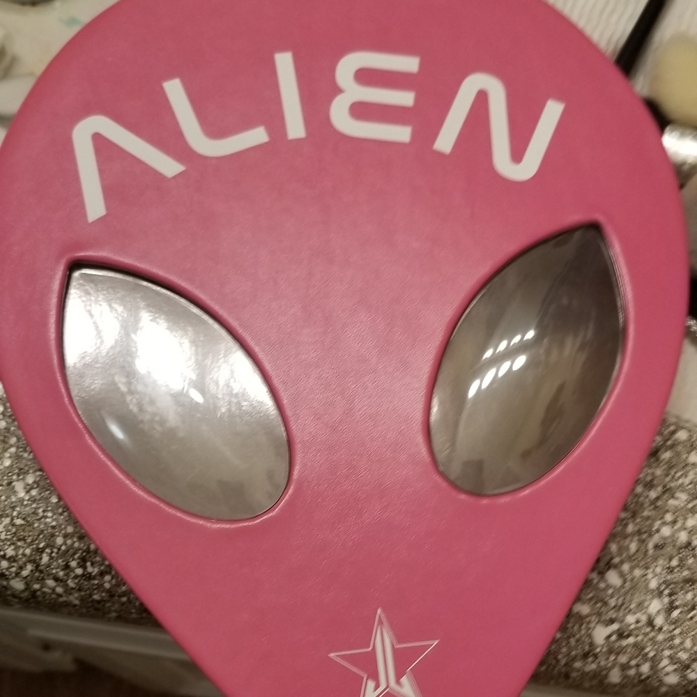 ALIEN PALETTE WITH BOX ~☆ ONLY SWATCHED ☆~
